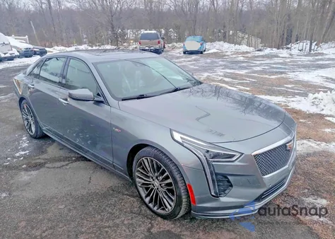 2019 Cadillac Ct6-V z USA, uszkodzony, nr VIN 1G6KW5RJ2KU126925